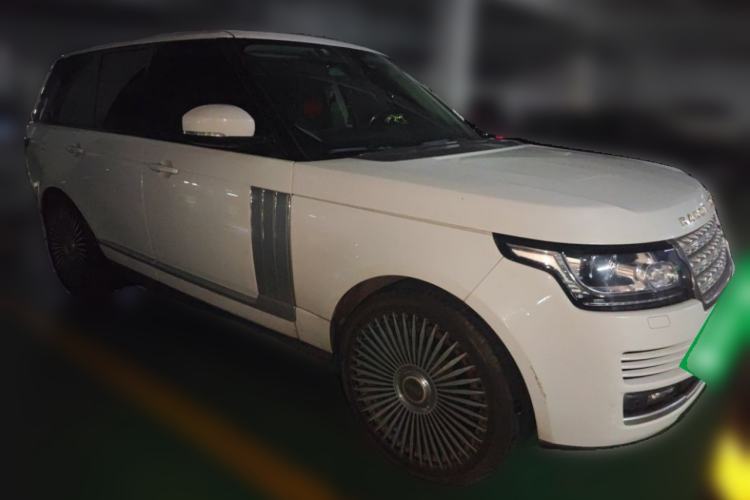 Used Land Rover Range Vogue  Front Right 45 Deg