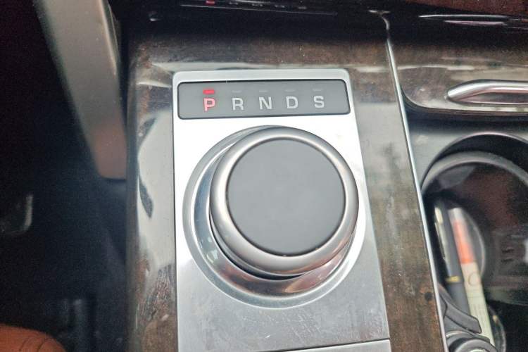 Used Land Rover Range Vogue 2016 3.0 V6 SC Vogue Gear Lever