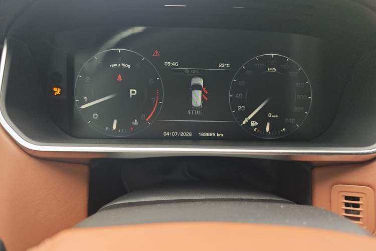 Used Land Rover Range Vogue 2016 3.0 V6 SC Vogue Odometer Close Up