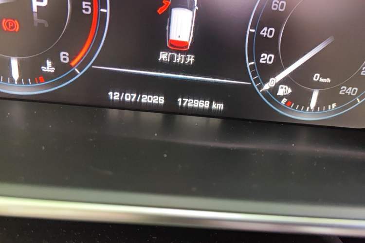 Used Land Rover Range Vogue  Odometer Close Up