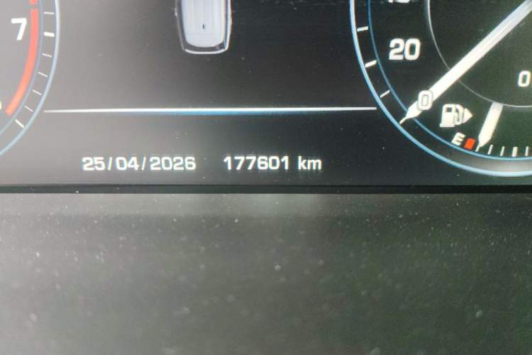 Used Land Rover Range Vogue  Odometer Close Up