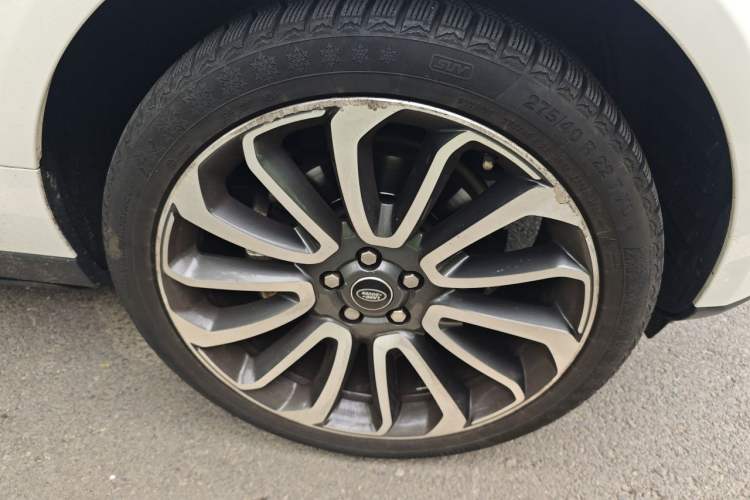 Used Land Rover Range Vogue 2016 3.0 V6 SC Vogue Right Front Wheel Hub