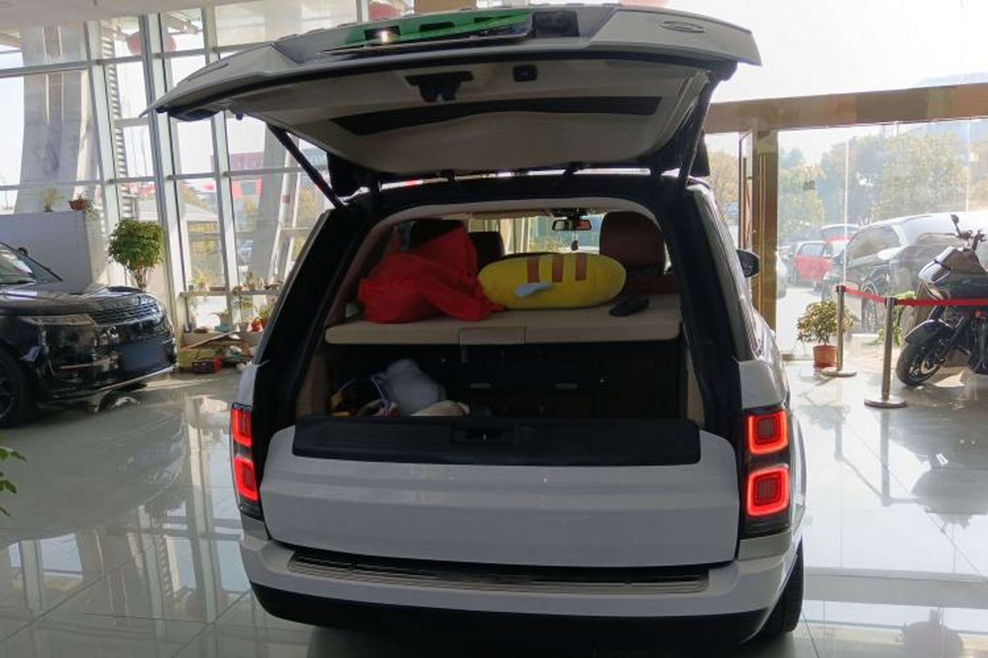 Used Land Rover Range Vogue 2016 3.0T Gasoline HSE U.S. Specification Trunk
