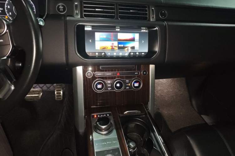 Used Land Rover Range Vogue  Audio And AC Panel