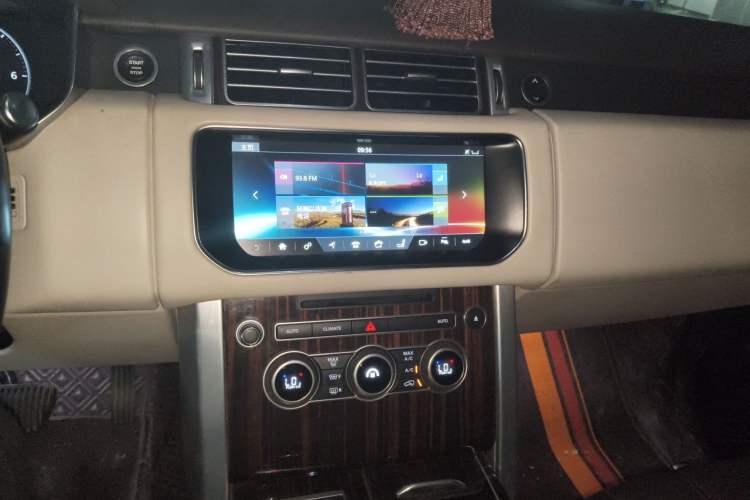 Used Land Rover Range Vogue 2017 3.0T TDV6 HSE Audio And AC Panel