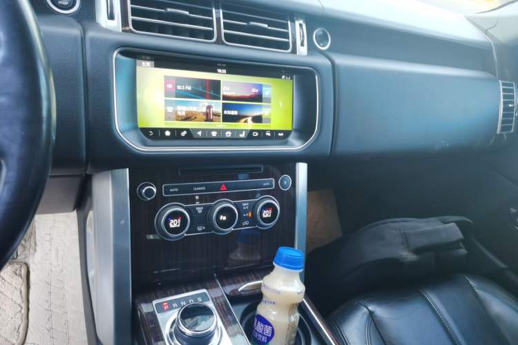 Used Land Rover Range Vogue 2017 3.0T Gasoline HSE Middle East Audio And AC Panel