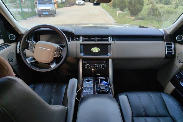 Used Land Rover Range Vogue  Center Console