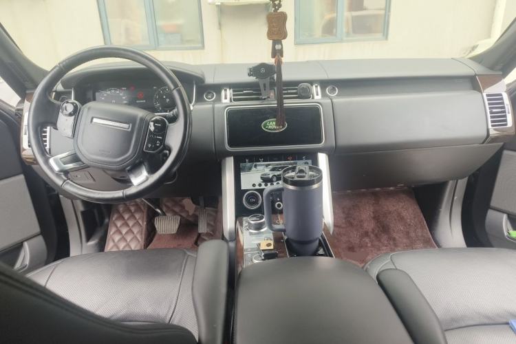 Used Land Rover Range Vogue 2017 3.0 V6 SC Vogue Center Console