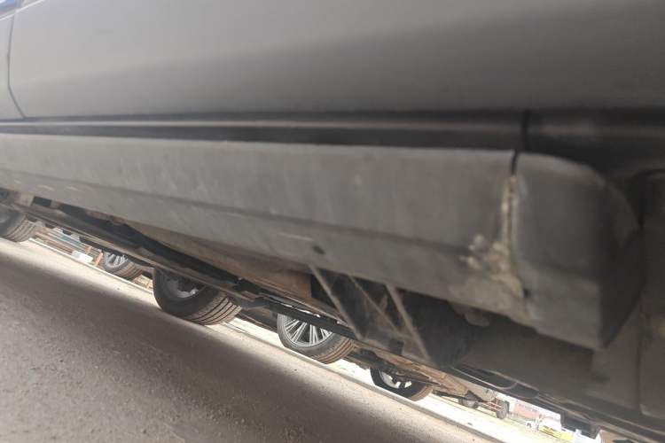 Used Land Rover Range Vogue  Chassis Rear Left