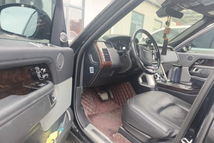 Used Land Rover Range Vogue 2017 3.0 V6 SC Vogue Driver Seat