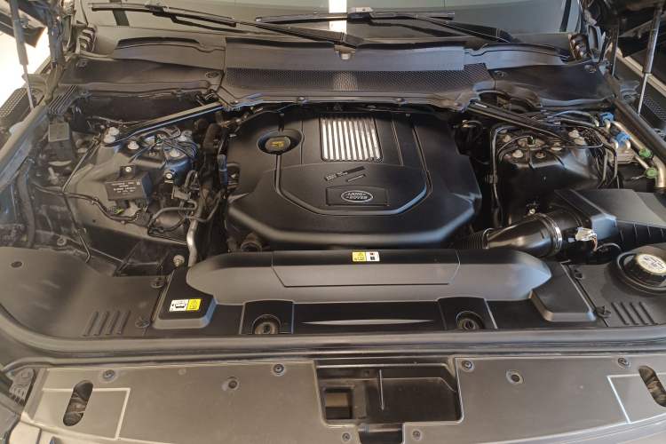 Used Land Rover Range Vogue 2017 3.0T Gasoline HSE Middle East Engine Bay