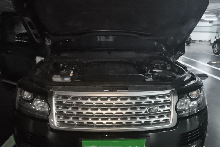 Used Land Rover Range Vogue 2017 3.0T TDV6 HSE Engine Bay