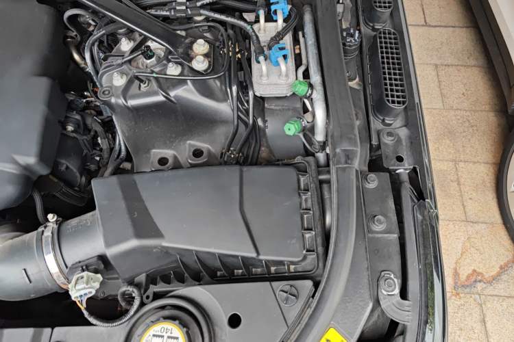 Used Land Rover Range Vogue 2017 3.0T TDV6 HSE Engine Bay Left