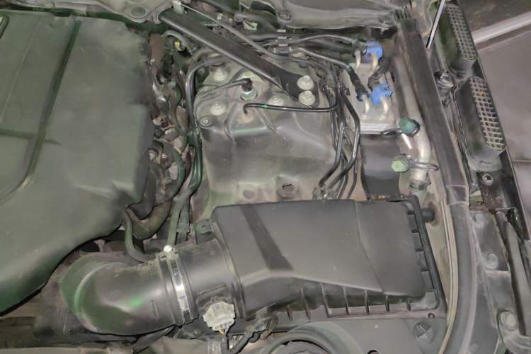 Used Land Rover Range Vogue 2017 3.0T TDV6 HSE Engine Bay Left