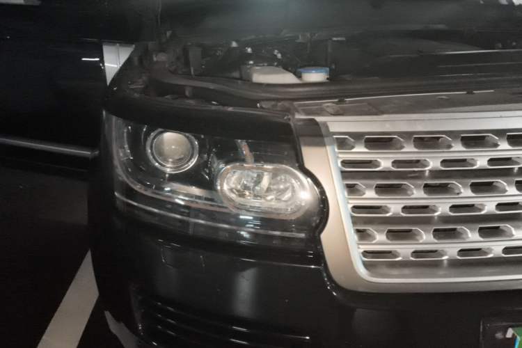 Used Land Rover Range Vogue 2017 3.0T TDV6 HSE Engine Bay Right