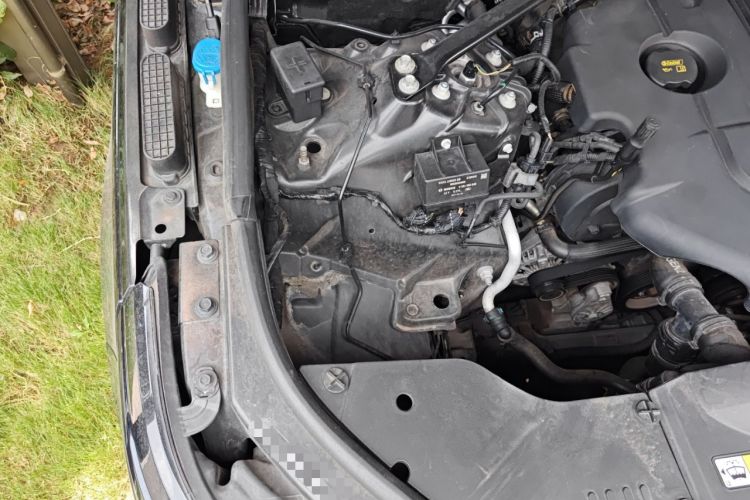 Used Land Rover Range Vogue 2017 3.0T TDV6 HSE Engine Bay Right