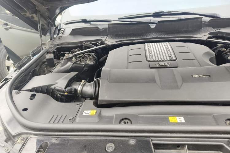 Used Land Rover Range Vogue 2017 3.0 V6 SC Vogue Engine Bay Right