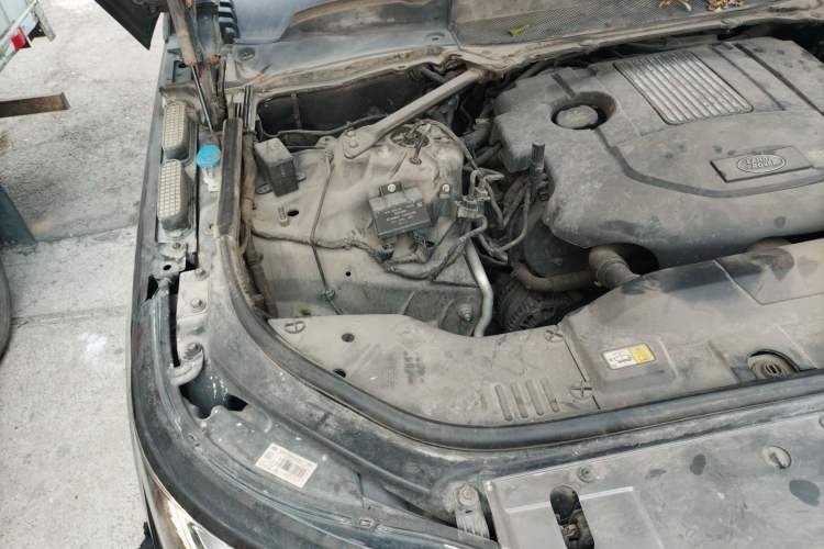 Used Land Rover Range Vogue 2017 3.0T TDV6 HSE Engine Bay Right