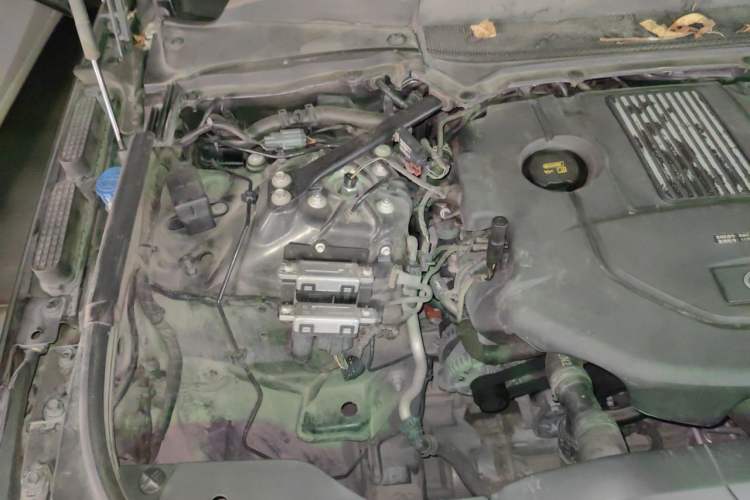 Used Land Rover Range Vogue 2017 3.0T TDV6 HSE Engine Bay Right