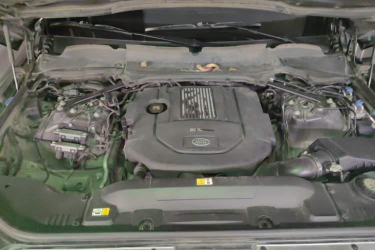 Used Land Rover Range Vogue 2017 3.0T TDV6 HSE Engine Bay
