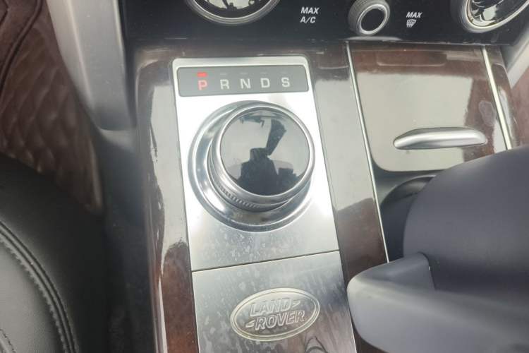 Used Land Rover Range Vogue 2017 3.0 V6 SC Vogue Gear Lever