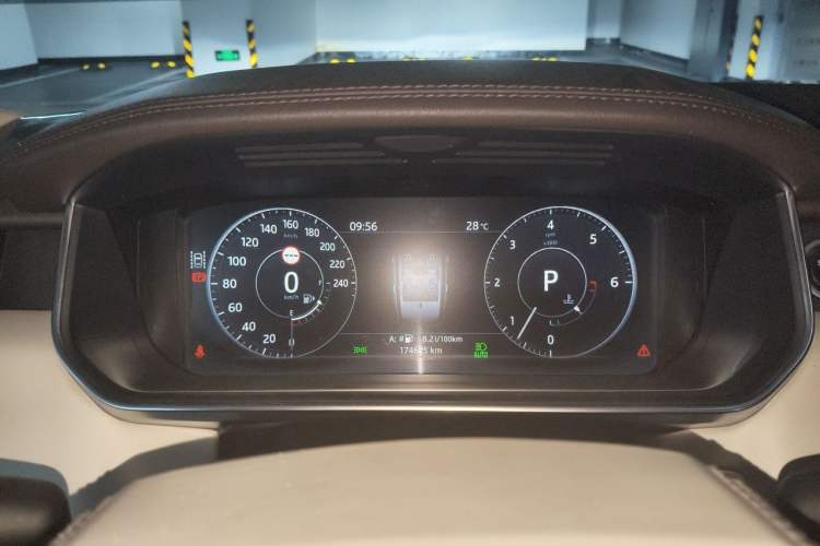 Used Land Rover Range Vogue 2017 3.0T TDV6 HSE Instrument Cluster