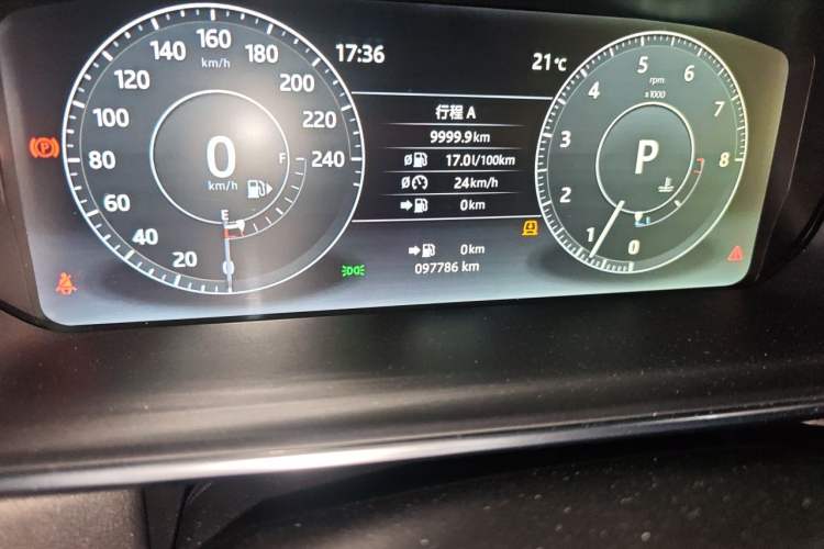 Used Land Rover Range Vogue  Odometer Close Up