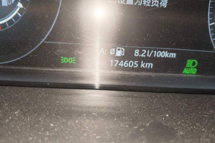 Used Land Rover Range Vogue 2017 3.0T TDV6 HSE Odometer Close Up