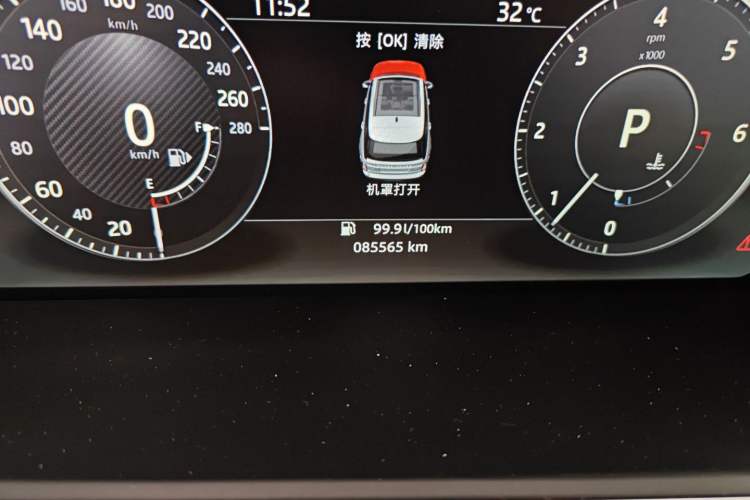 Used Land Rover Range Vogue 2017 3.0T TDV6 HSE Odometer Close Up