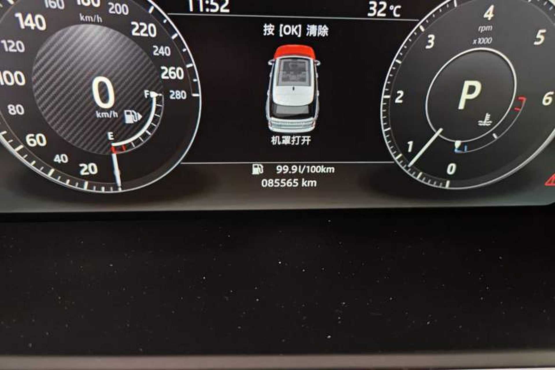 Used Land Rover Range Vogue 2017 3.0T TDV6 HSE Odometer Close Up