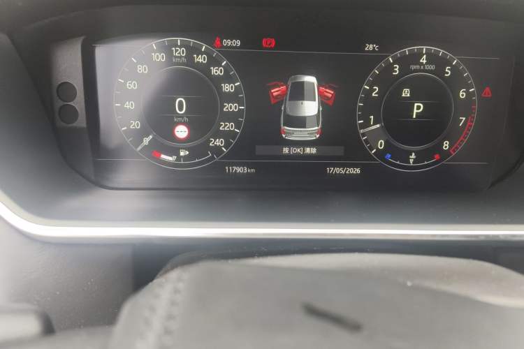 Used Land Rover Range Vogue 2017 3.0 V6 SC Vogue Odometer Close Up