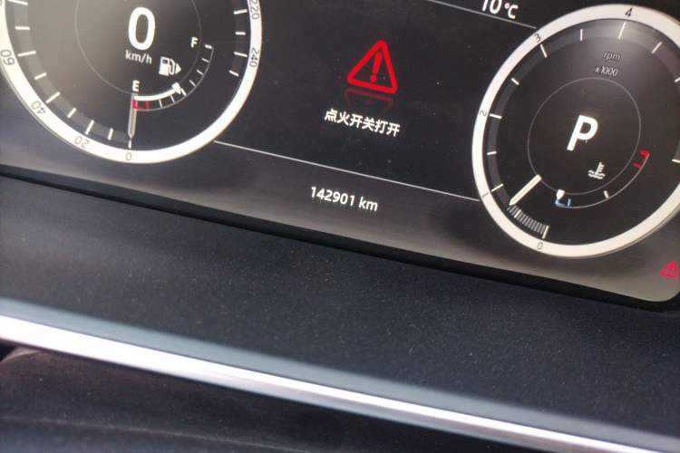 Used Land Rover Range Vogue 2017 3.0T TDV6 HSE Odometer Close Up