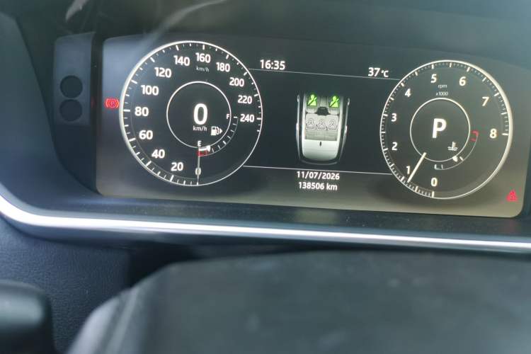 Used Land Rover Range Vogue 2017 3.0T Gasoline HSE Middle East Odometer Close Up