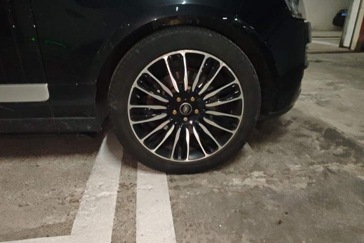 Used Land Rover Range Vogue  Right Front Wheel Hub