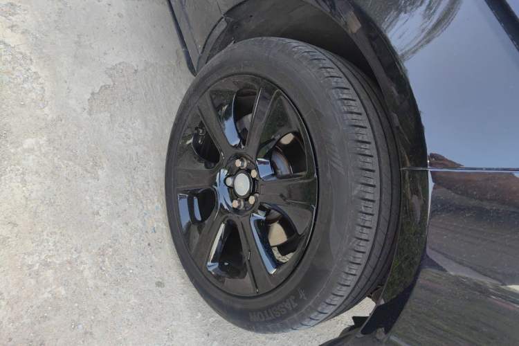 Used Land Rover Range Vogue  Right Front Wheel Hub