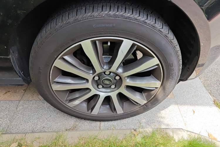 Used Land Rover Range Vogue 2017 3.0T TDV6 HSE Right Front Wheel Hub