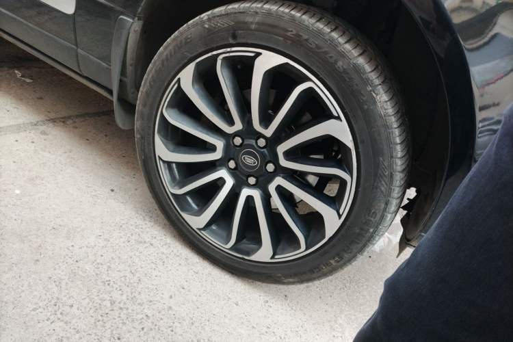 Used Land Rover Range Vogue 2017 3.0T TDV6 HSE Right Front Wheel Hub