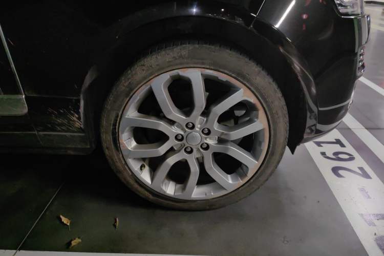Used Land Rover Range Vogue 2017 3.0T TDV6 HSE Right Front Wheel Hub