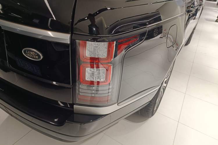 Used Land Rover Range Vogue 2017 3.0T Gasoline HSE Middle East Right Rear Taillight