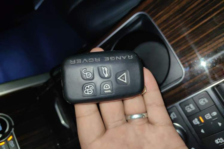 Used Land Rover Range Vogue 2017 3.0T TDV6 HSE Vehicle Key