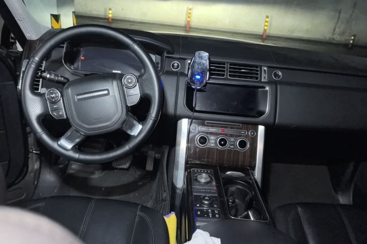 Used Land Rover Range Vogue  Center Console