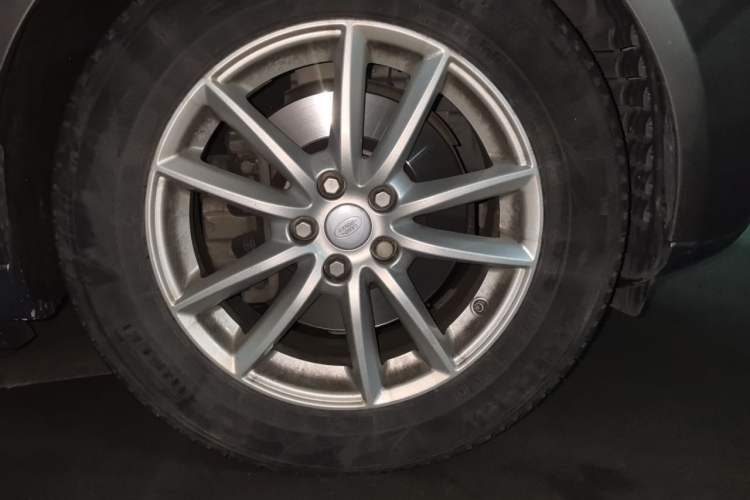 Used Land Rover Range Vogue  Right Front Wheel Hub