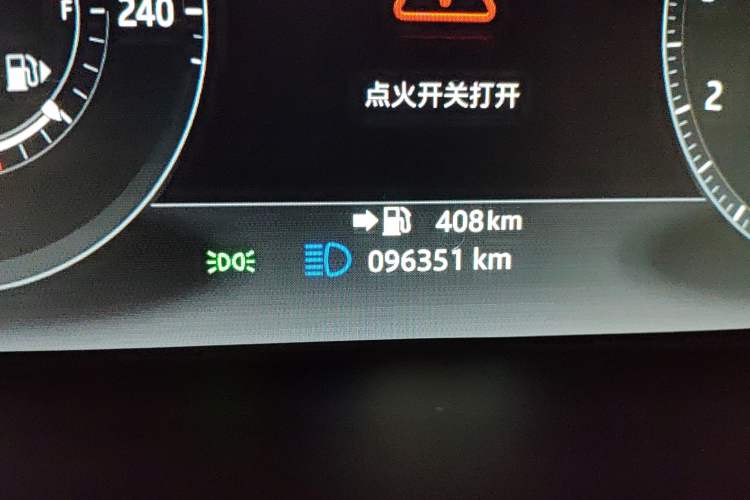 Used Land Rover Range Vogue 2017 3.0 V6 SC Vogue SE Long-Wheelbase Edition Odometer Close Up