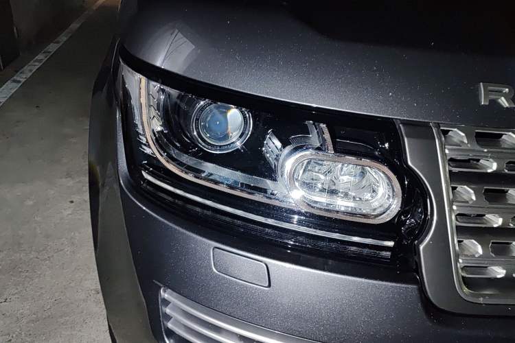 Used Land Rover Range Vogue 2017 3.0 V6 SC Vogue SE Long-Wheelbase Edition Right Front Headlight