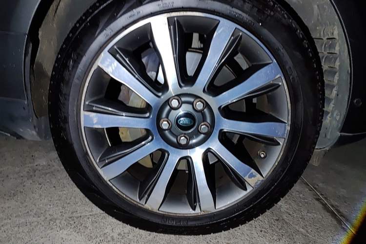 Used Land Rover Range Vogue 2017 3.0 V6 SC Vogue SE Long-Wheelbase Edition Right Front Wheel Hub
