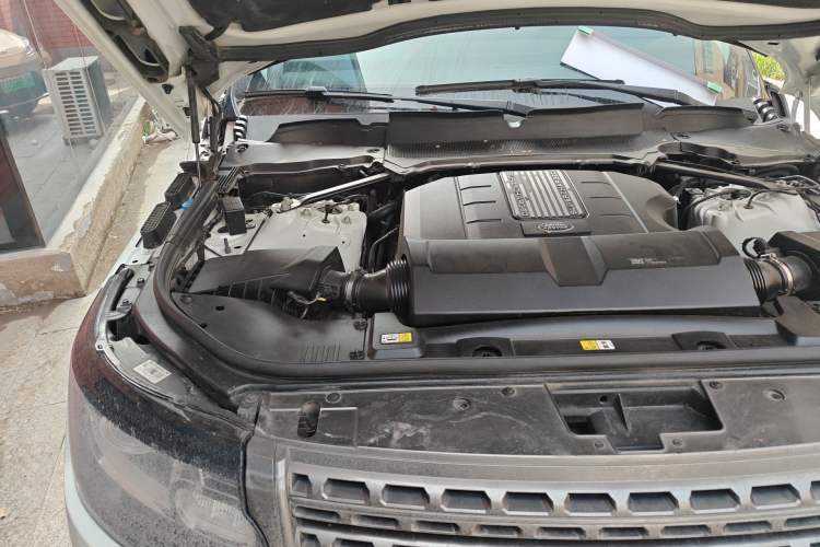 Used Land Rover Range Vogue  Engine Bay Right