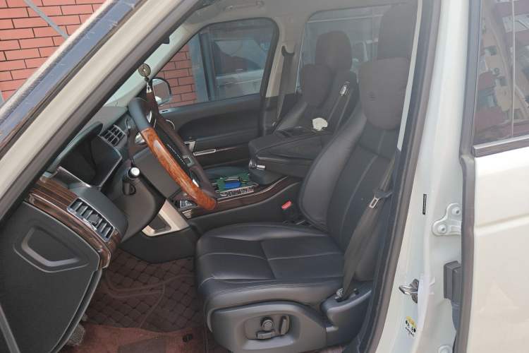 Used Land Rover Range Vogue  Left Front Seat