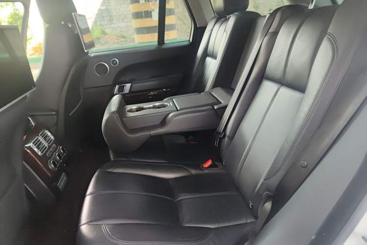 Used Land Rover Range Vogue 2017 3.0T Gasoline Base Version U.S. Specification Left Rear Seat
