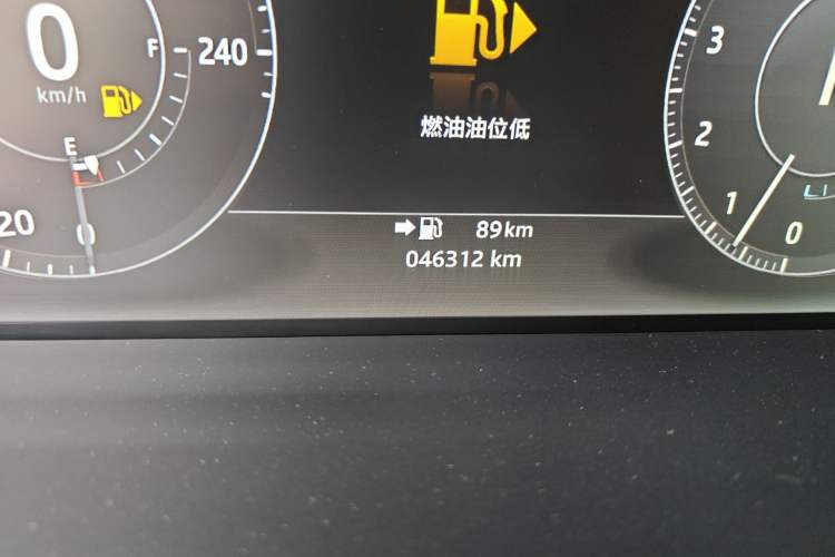Used Land Rover Range Vogue  Odometer Close Up