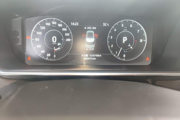 Used Land Rover Range Vogue 2017 3.0T Gasoline Base Version U.S. Specification Odometer Close Up